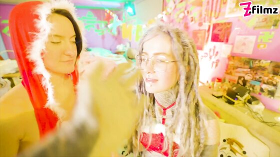 Happy Xmas with Anuskatzz, Miss Flora, and Lily Lu