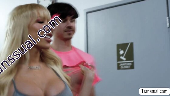 Must Watch this Threesome anal in the gym 2