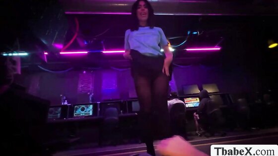 Fucking the ass of this TS gamer while playing