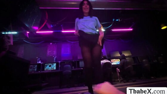 Fucking the ass of this TS gamer while playing 2