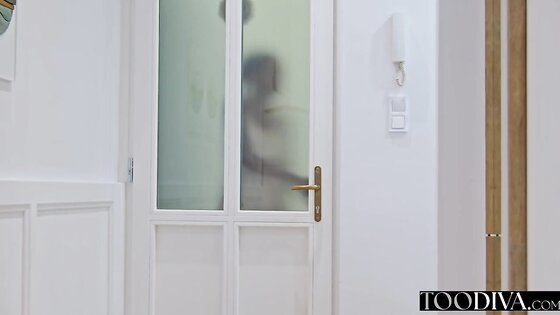 Mysteries Visitor – Barbie Rous & Alex Charger