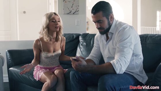 Teen babe getting fucked by bfs stepdad