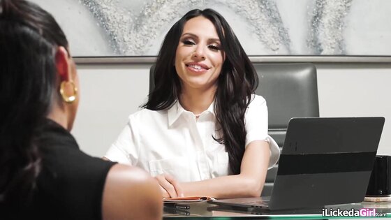 Lesbian fingering gfs after ghosting her