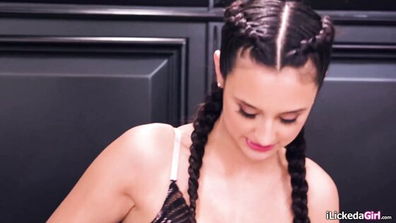 Latina licks and rims lesbian roommates