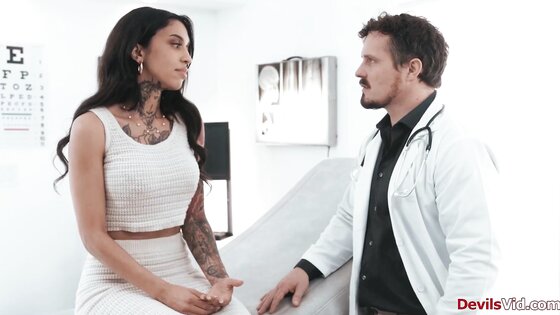 Doctor fucking big tits married patient