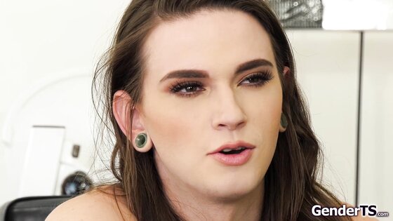 I really want her to get her pants off