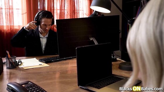 Cuck watching wifes pussy getting fucked