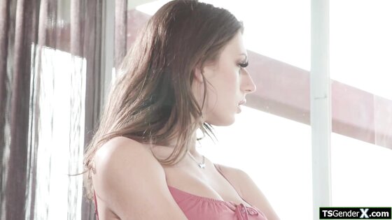 I fuck my trans babysitter during lunch