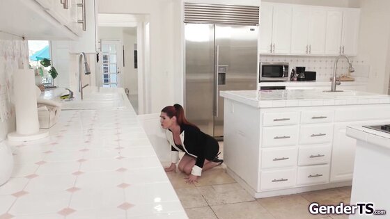 Plumber gets an accidental upskirt peek