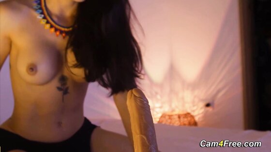 Sensual Late Night Vibes with a Captivating Babe