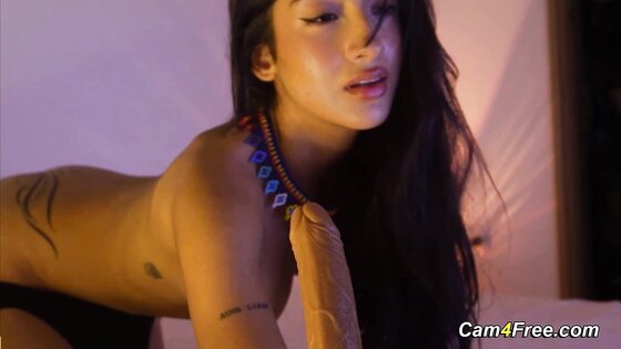 Sensual Late Night Vibes with a Captivating Babe