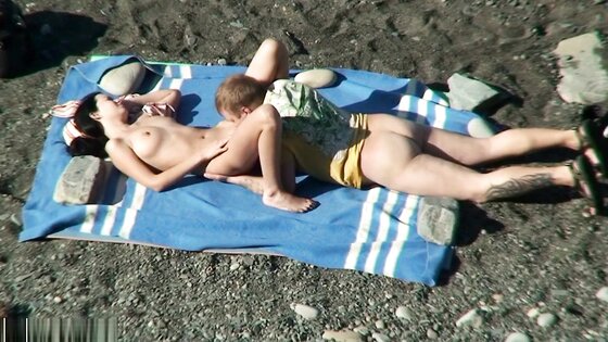 stepsister enjoys sex on the beach (voyeur)