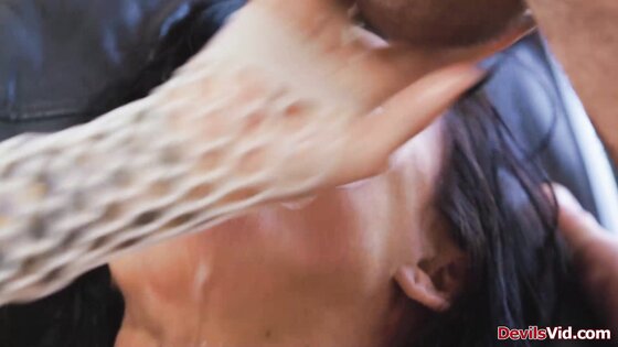 Milf squirting after getting fucked hard