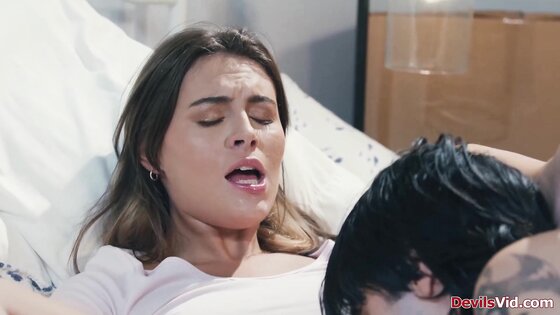 Sharing bed with stepsis then her pussy