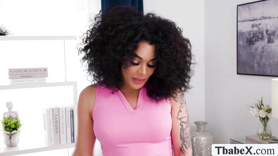 Golf instructor fucks the ass of horny TS client
