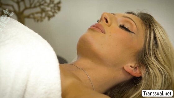 Masseur Turns Massage Into Hot Sex