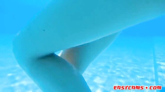 Hot asian Fun in Swimpool - non nude