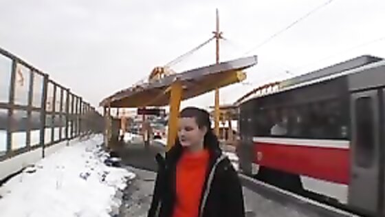 Rychlovka na zastávce tramvají. Quick masturbation on the tram stop - Film Porno | porno video zdarma