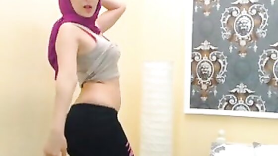 Sexy arab muslim dancing in Hijab