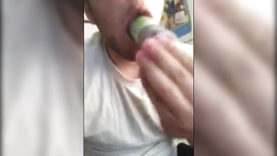 Straight lad wanting to suck cock