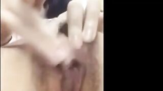 Amateur asian makes herself orgasm 2