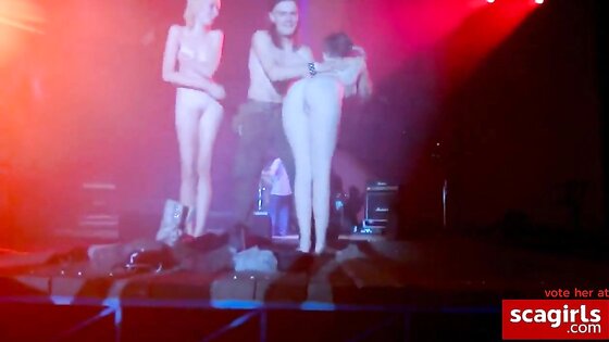 amateur nude stage concert