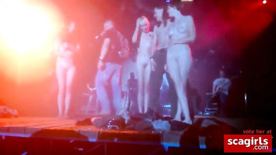 amateur nude stage concert