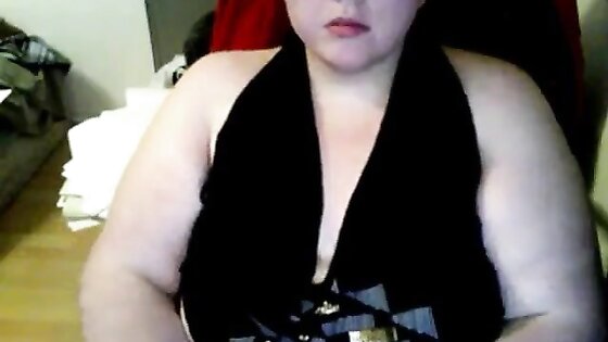 Gorgeous short haired BBW cutie spreads and cums