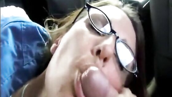 Mature girl blowjob and facial in car