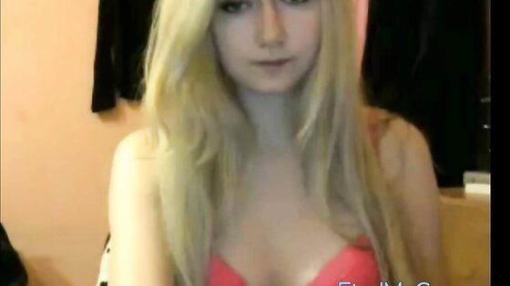 Cute Girl On Webcam Works he Beaver