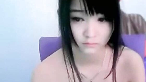 Amateur chinese cute babe masturbation on cam.