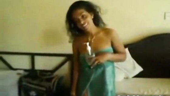 Sri Lankan Aunty undressed