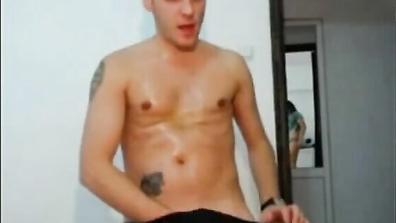 Straight Dude Fingers Himself