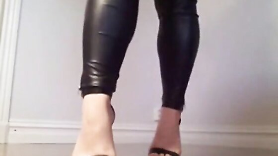 Kinky analwhore Sara showing off her legs and heels!