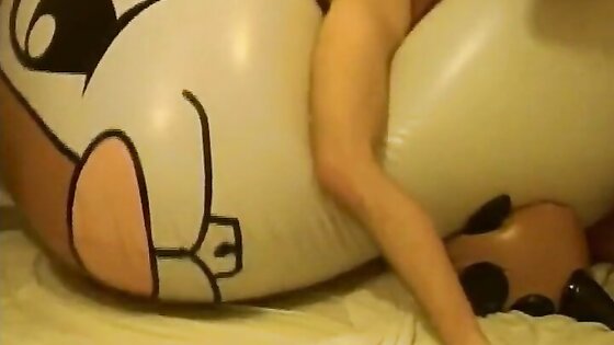 Giant inflatable toy humping cum