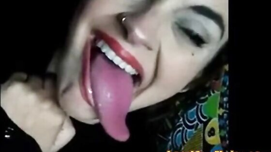 LONG TONGUE BEAUTY SHOWS OFF LONGEST TONGUE AND WIDE THROAT