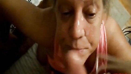 Granny sucking and takes a faical