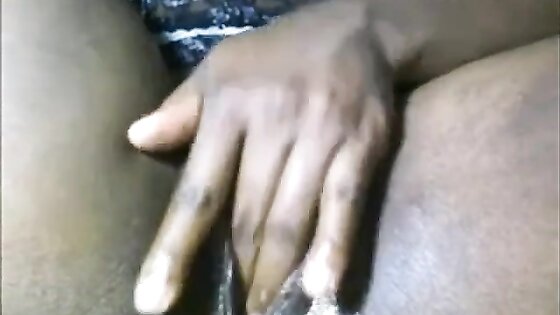 Webcam - black Colombian 23 year old putting hand in pussy