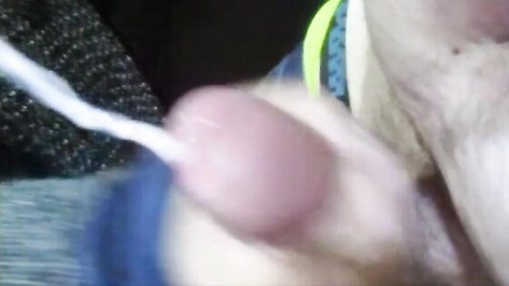 Amateur handjob cumshot