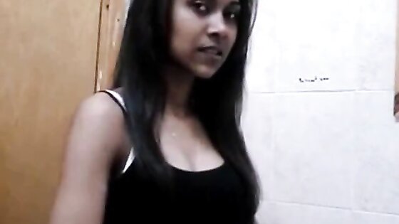 Mumbai College Babe Tanushree Teasing