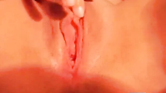 Very wet squiting webcam pussy (close up)