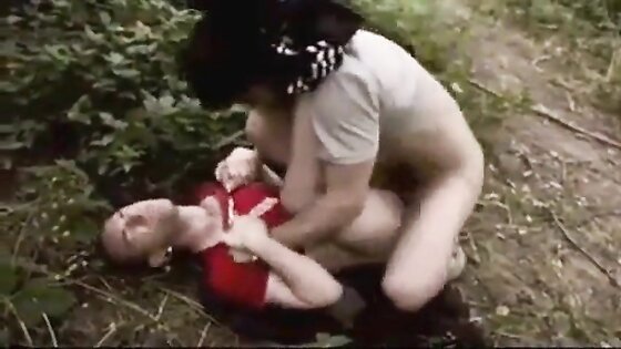 Amateurs hard fuck in the woods