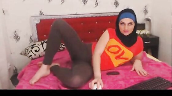 Hijab leggings girl teases