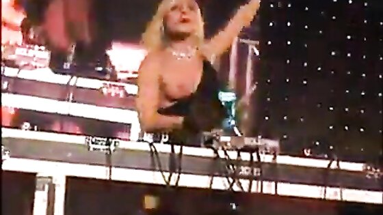 sexy blonde djane Öffentlichkeit nackt dj-set