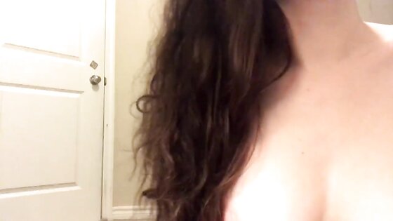 Misssmousee showing her perfect big natural tits