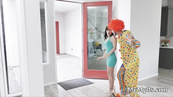 Wifes hot sucky fucky after party with the clown