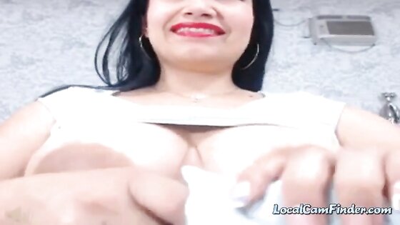 Latina Milf masturbating on webcam