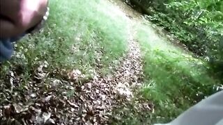 Wichsen und Lutschen im Wald