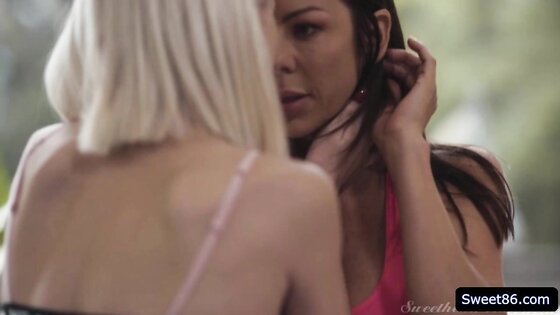 Naughty teen Jessie Saint have lesbian sex with stepmom Alexis Fawx