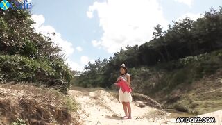 Cute Japanese Beach Blowjob